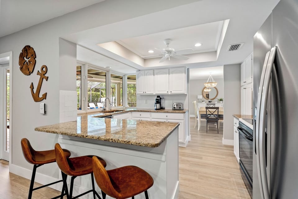 Centrally located kitchen in between both living rooms