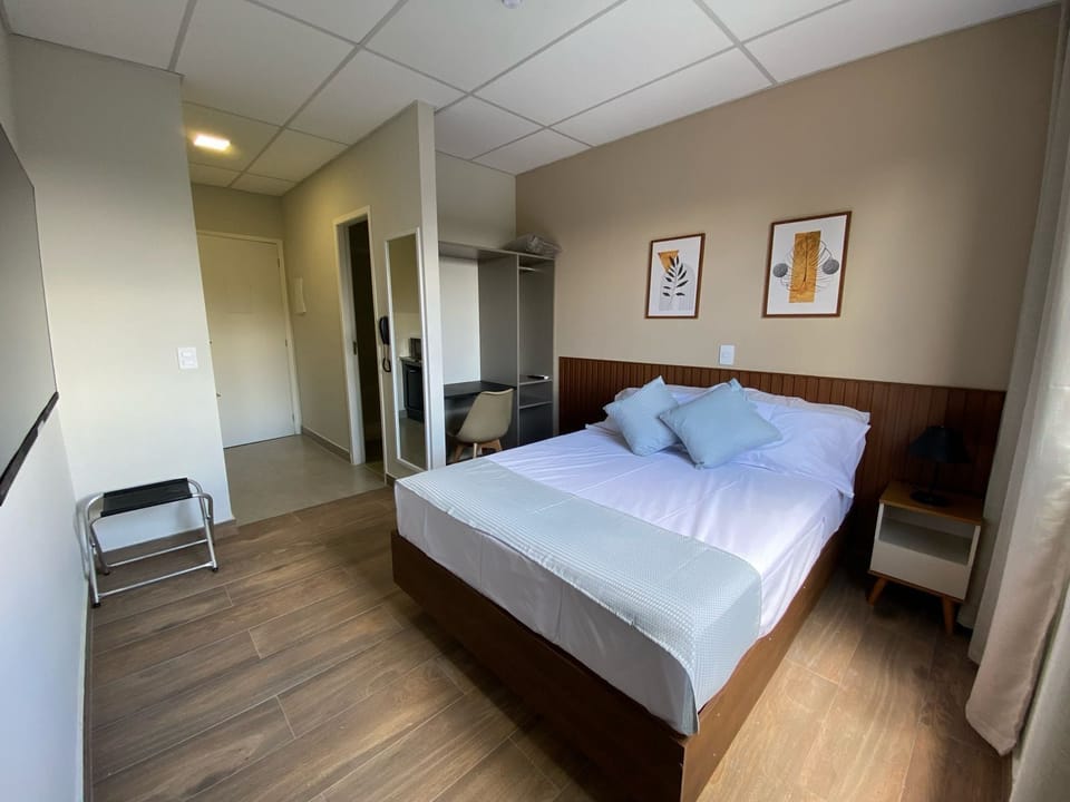Suite, Garden View | 8 bedrooms, blackout drapes, soundproofing, iron/ironing board