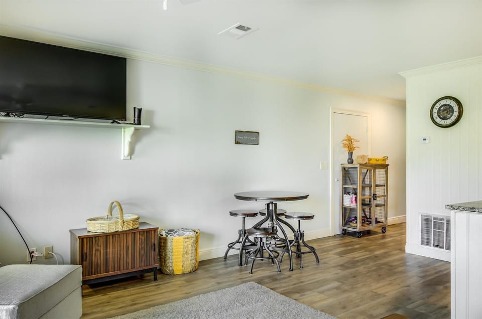 Condo, 1 King Bed (10A, Current Mood: Coastal) | Interior
