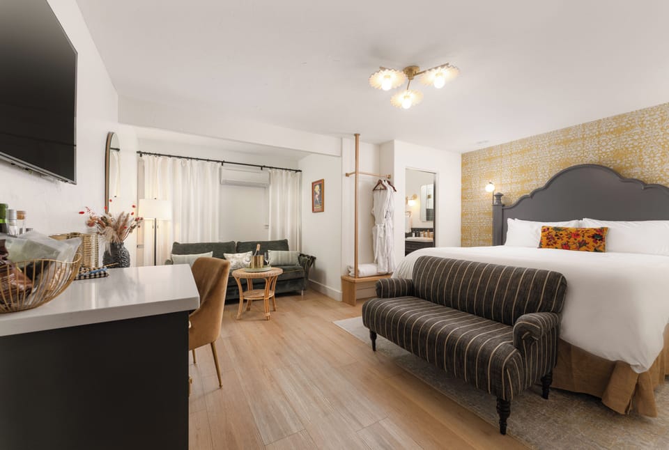 Room, 1 King Bed with Sofa bed | Premium bedding, minibar, individually decorated, individually furnished