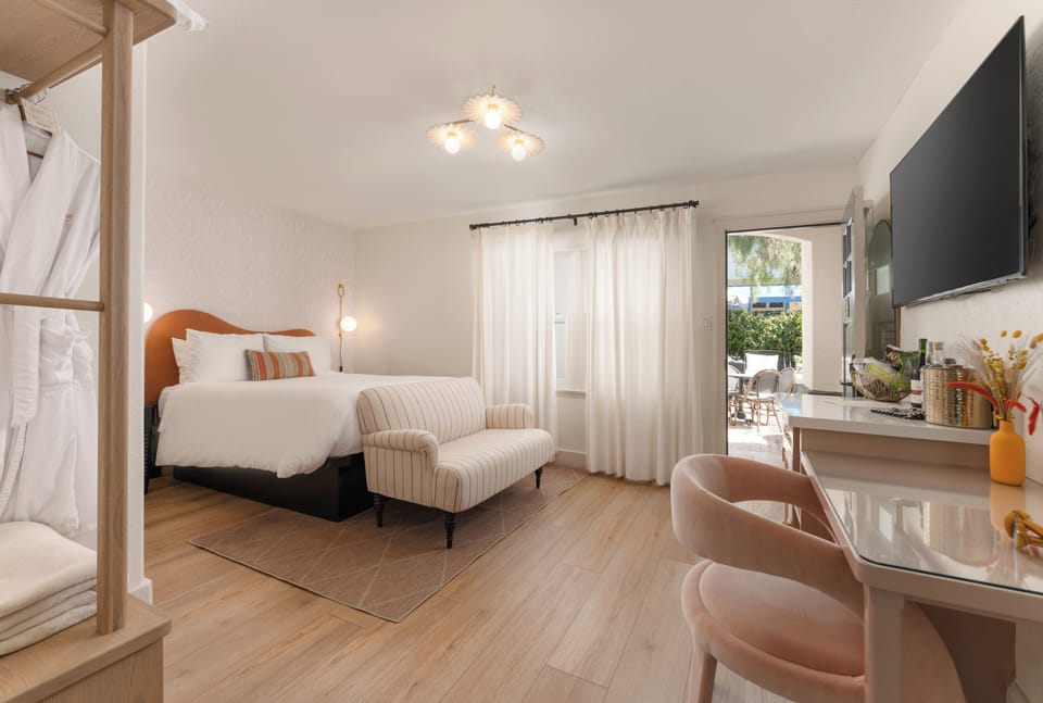 Room, 1 Queen Bed with Sofa bed | Premium bedding, minibar, desk, blackout drapes