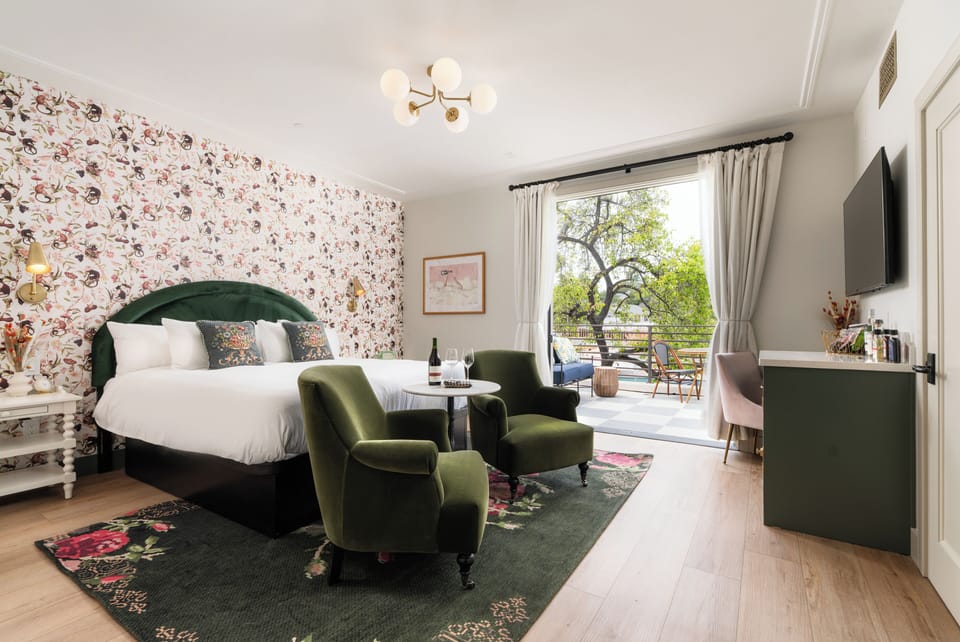 Junior Suite, City View | Premium bedding, minibar, individually decorated, individually furnished