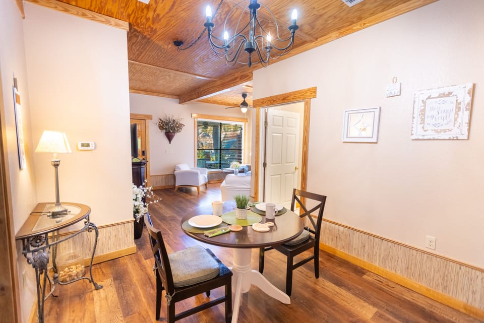 Duplex, Private Bathroom, Valley View (Hilltop Room) | Dining