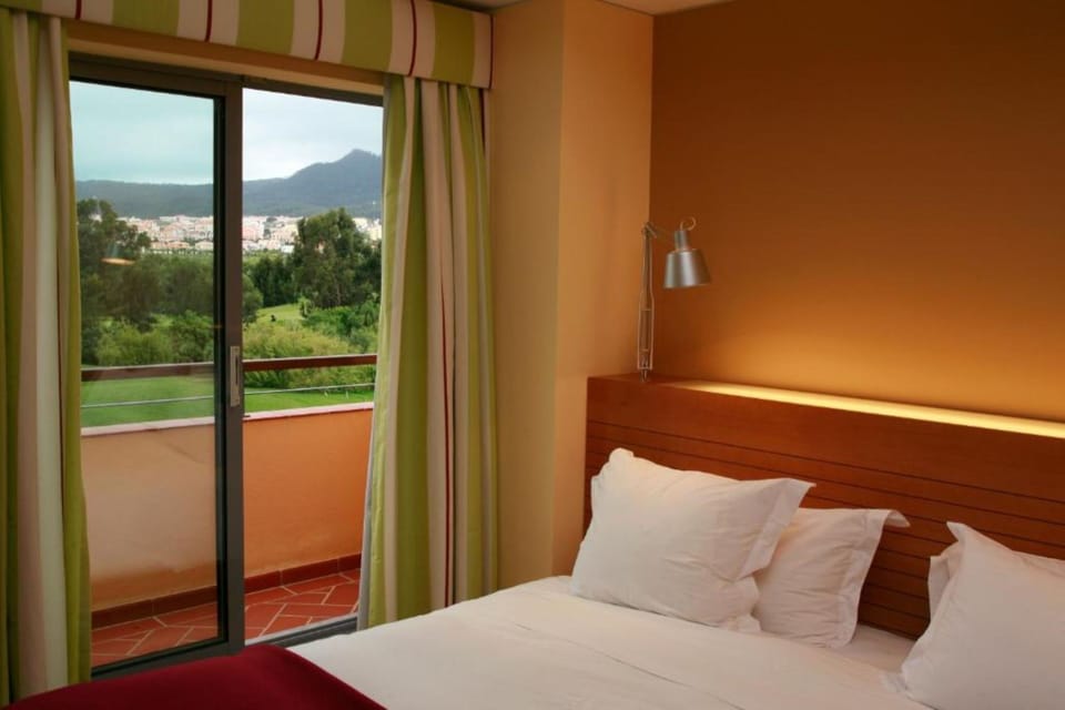 Standard Twin Room | Minibar, in-room safe, desk, blackout drapes