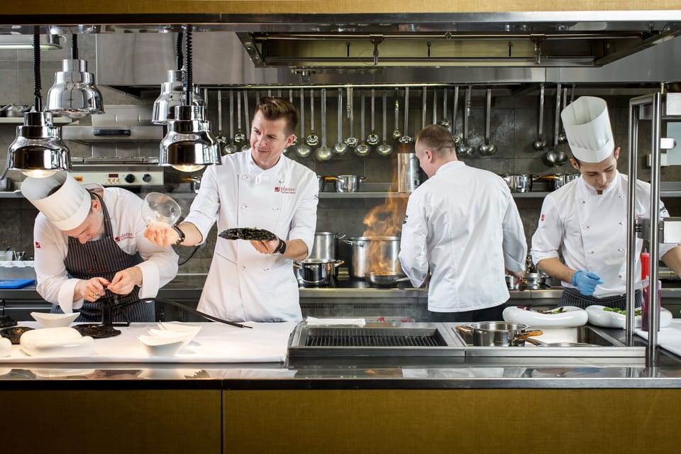 2 restaurants; breakfast, lunch, dinner, and brunch served