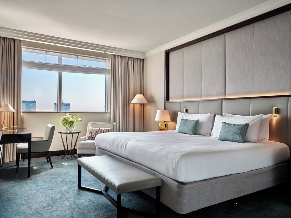 Classic Room, 2 Twin Beds (High Floor) | Minibar, in-room safe, desk, laptop workspace