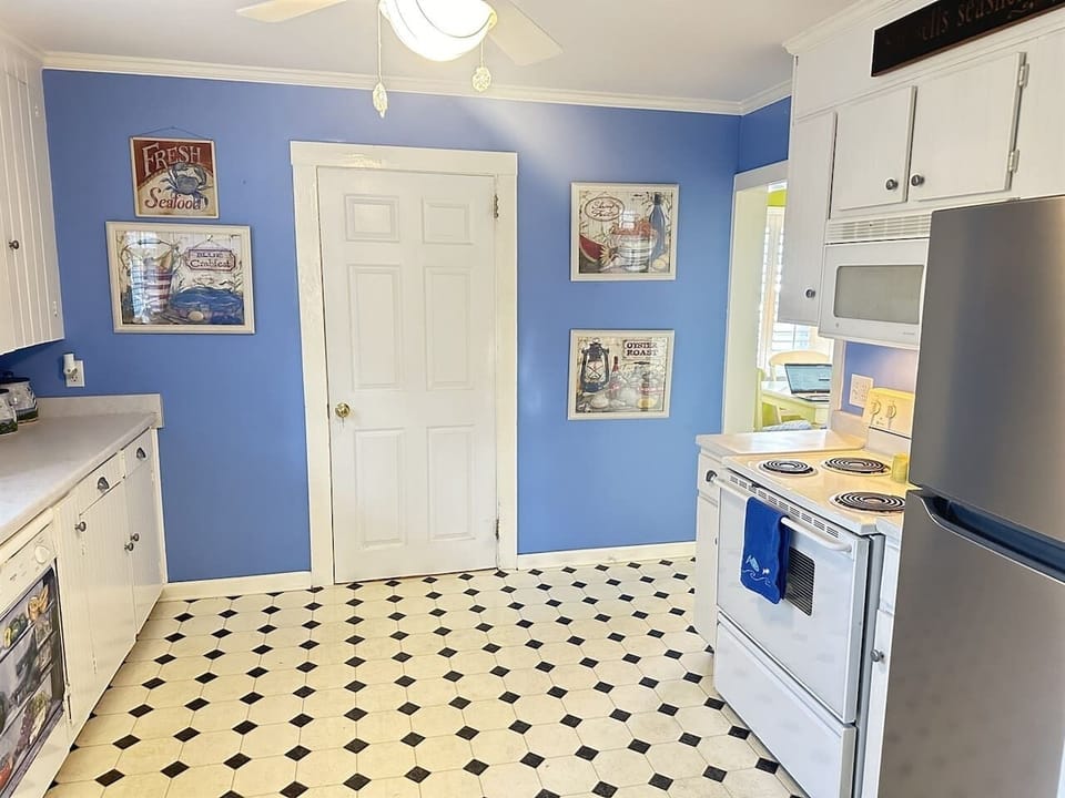 Kitchen with charm and old-style cottage vibe