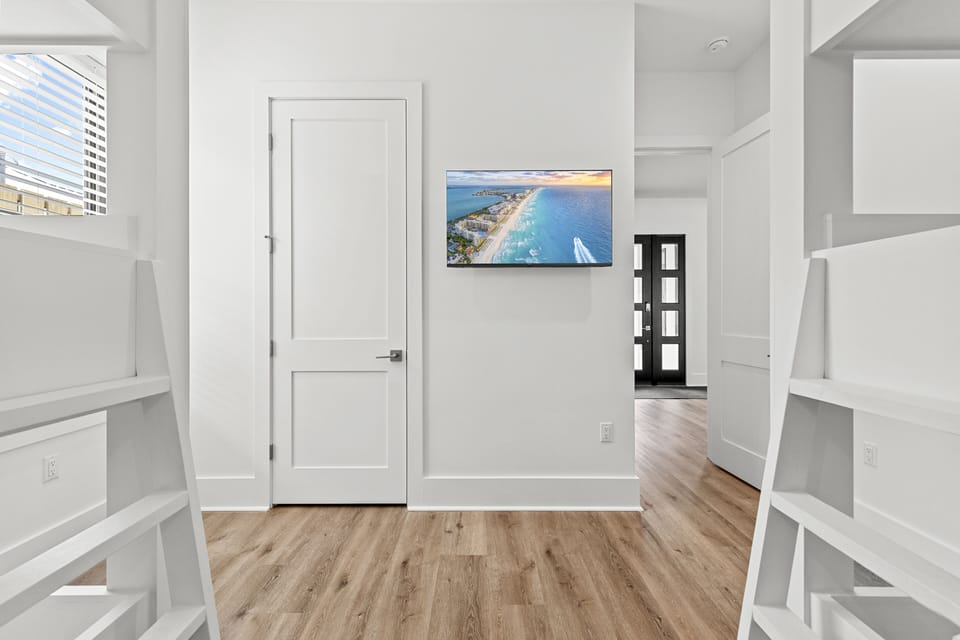 First Floor Bunk Room - En-suite Bathroom