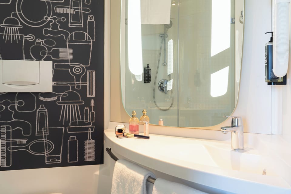 Family Room, Multiple Beds | Bathroom | Shower, eco-friendly toiletries, hair dryer, towels