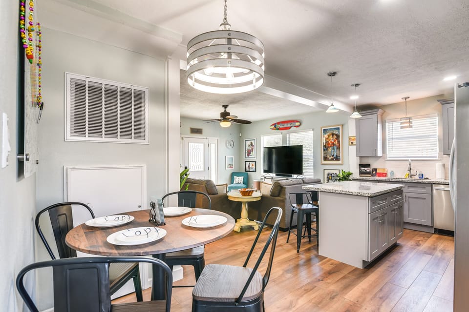 Dining | 1st Floor | Dishware & Flatware Provided