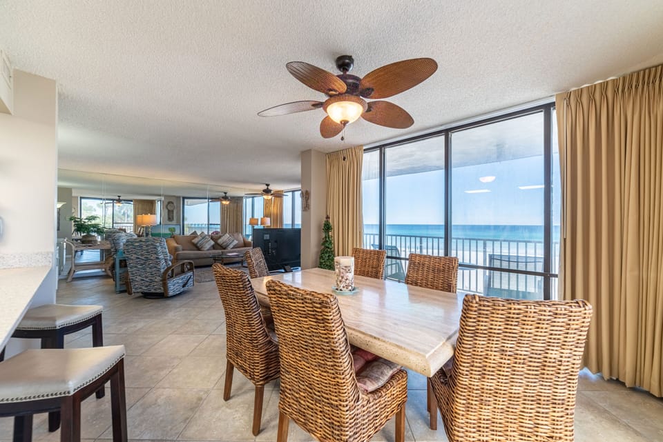 Beachfront dining room