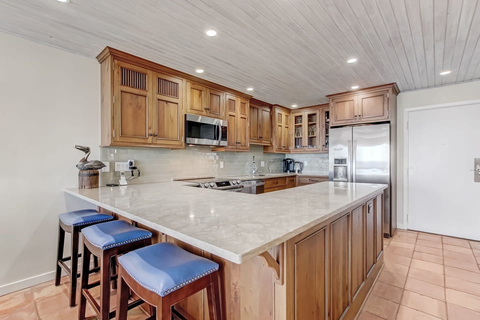 Gorgeous Fully Equipped Kitchen with Counter Seating for Three