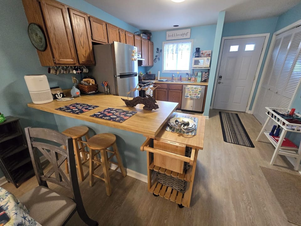 kitchen and bar