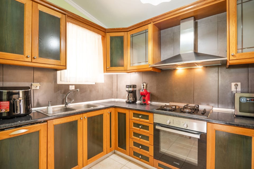 House | 3 bedrooms, desk