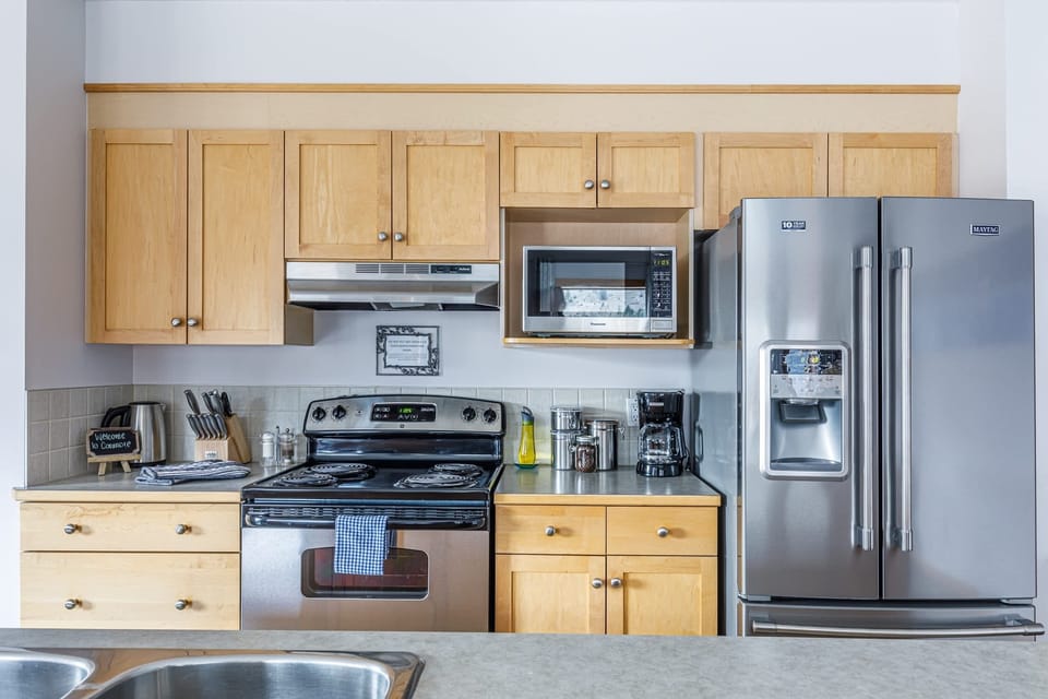 Well equipped kitchen with everything you need to cook up a storm