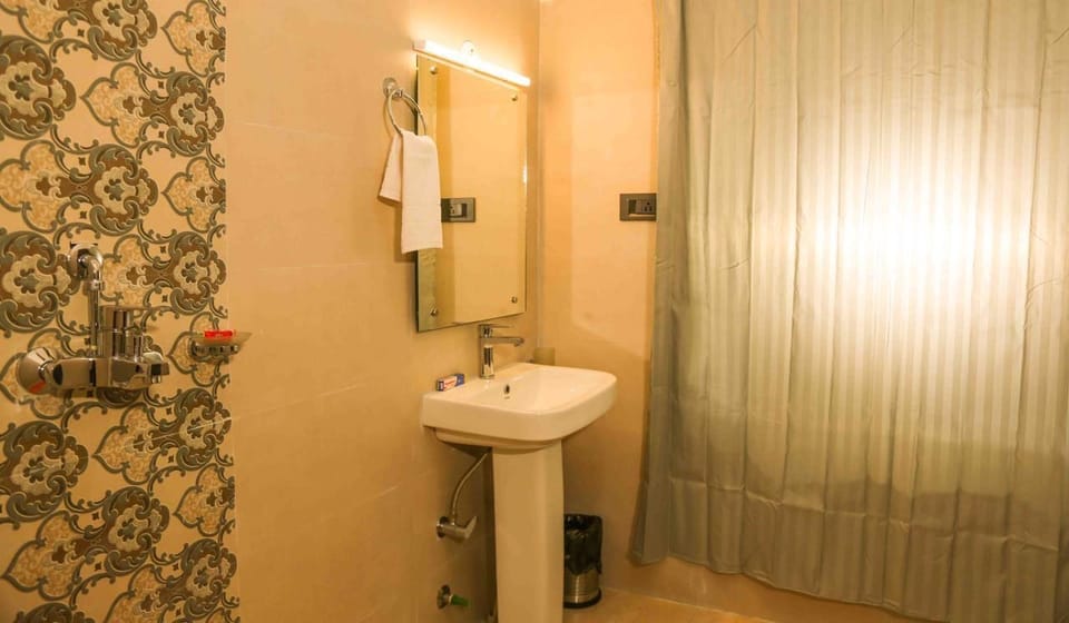 Deluxe Room | Bathroom