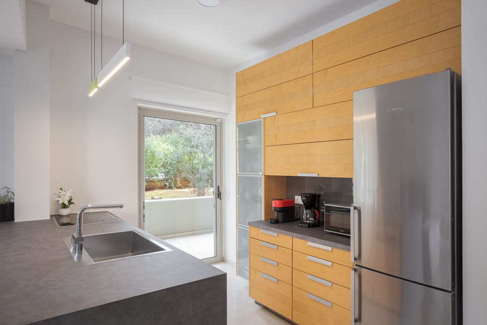Superior Apartment | Private kitchen | Fridge, microwave, oven, stovetop