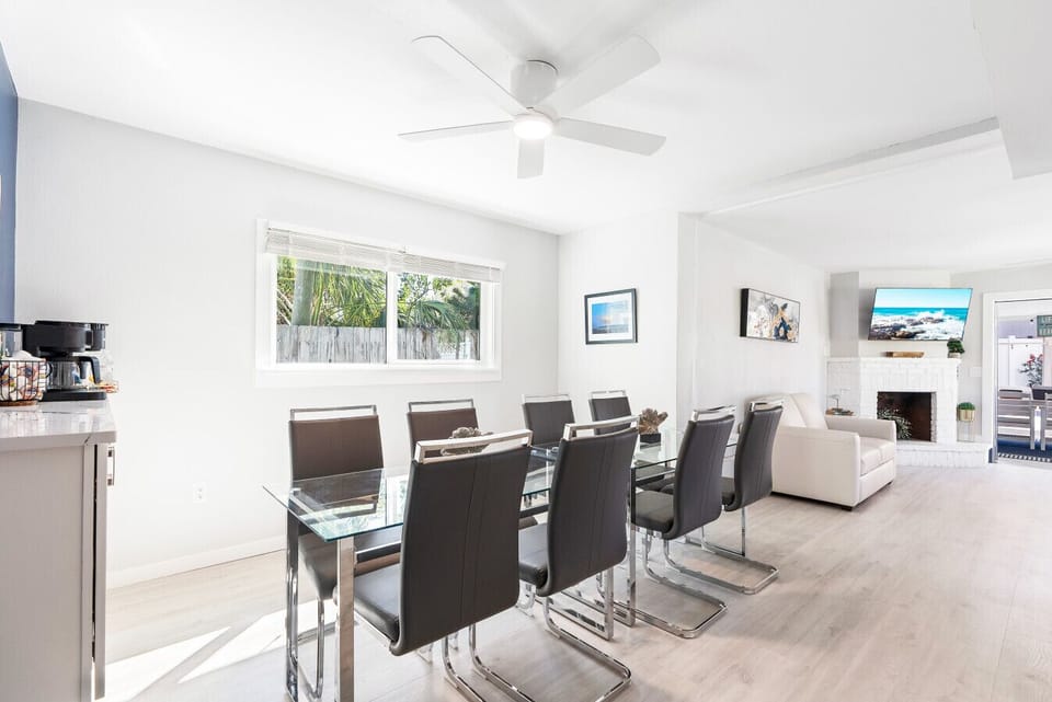 Dining room with coffee bar, view of TV and lanai