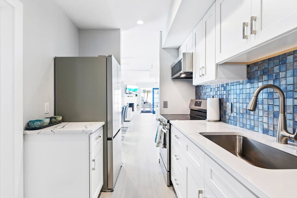 Stove, oven, microwave, fridge, freezer, toaster & dishwasher
