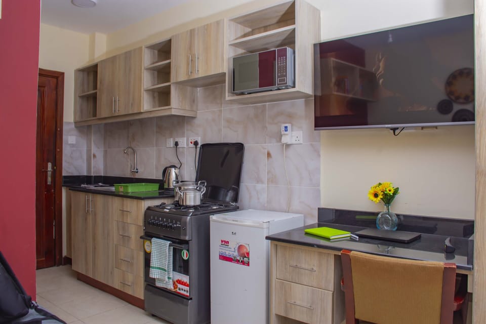 Standard Apartment, 1 Queen Bed | Private kitchen | Mini-fridge, microwave, cleaning supplies