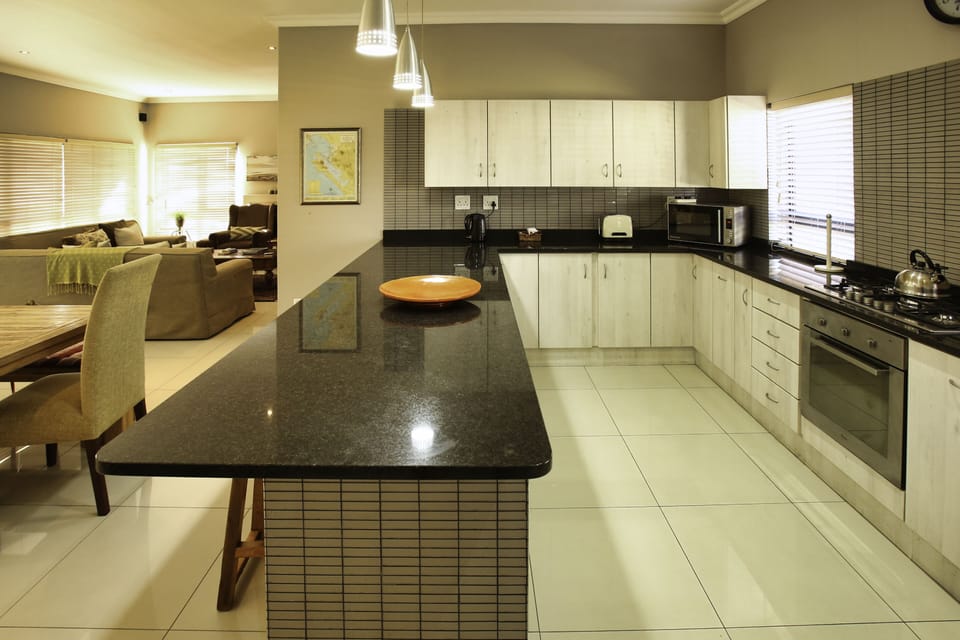 Comfort House | Private kitchen | Full-size fridge, microwave, oven, stovetop