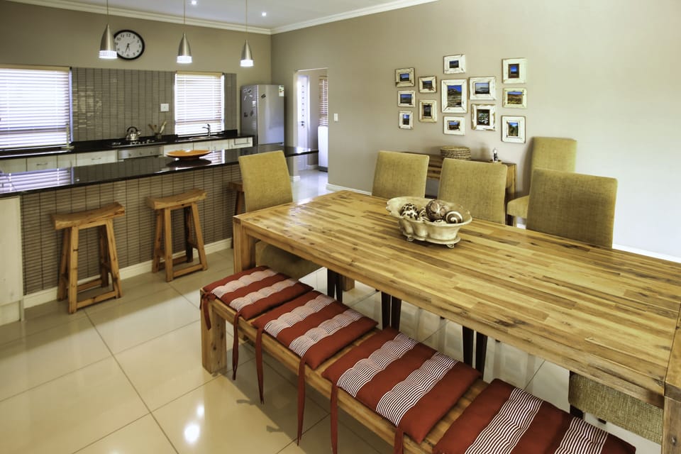 Comfort House | Private kitchen | Full-size fridge, microwave, oven, stovetop