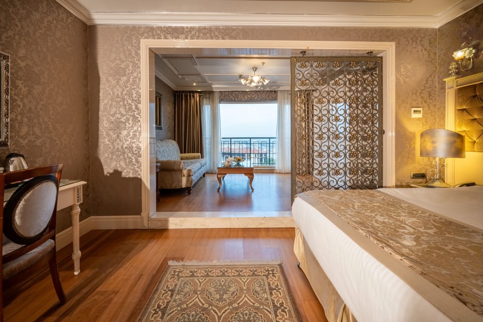 Bosphorus Suite | Premium bedding, minibar, in-room safe, desk