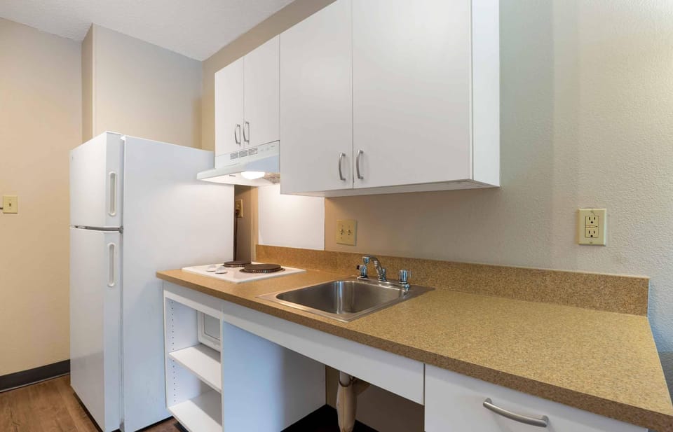Full-size fridge, microwave, stovetop, cookware/dishes/utensils