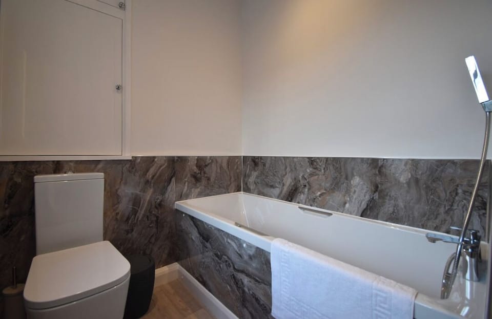 Enjoy a relaxing dip in the bath!