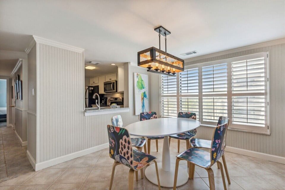 Great Natural Light, Perfect Spot for Games