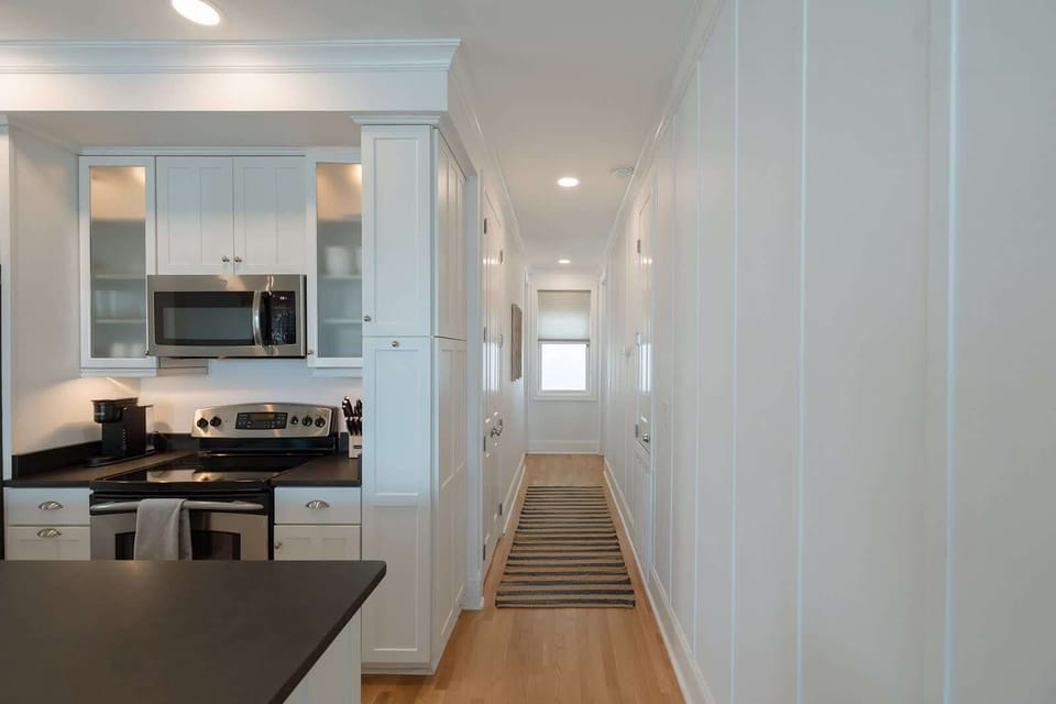 Hallway/Kitchen