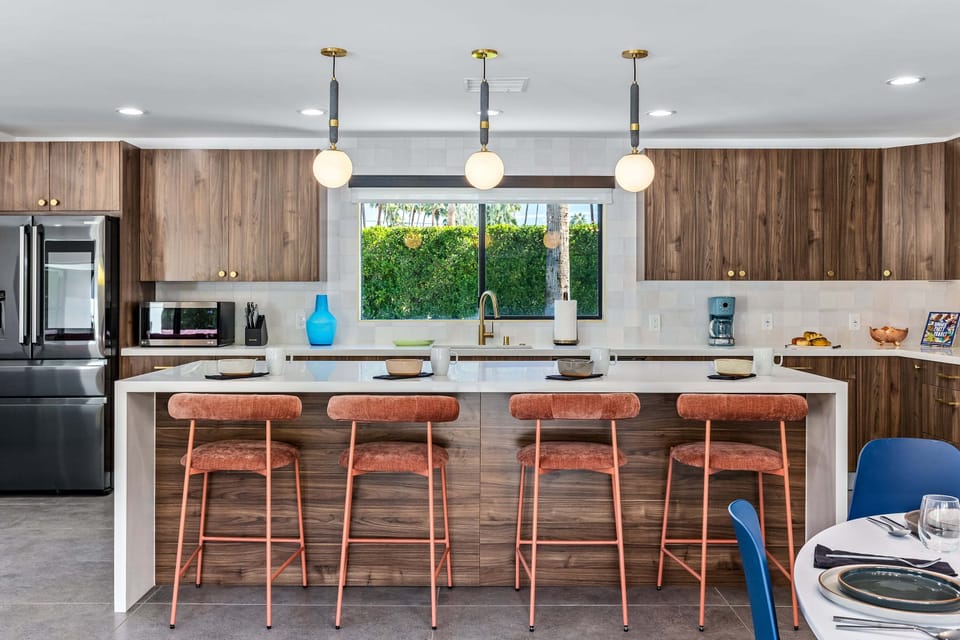 Room for four at the kitchen island