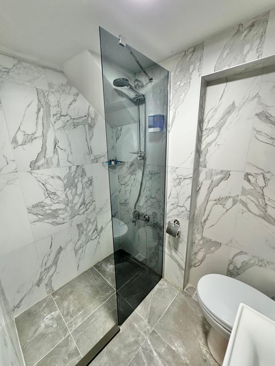 Standard Double Room with Garden | Bathroom | Shower, rainfall showerhead, hair dryer, bathrobes