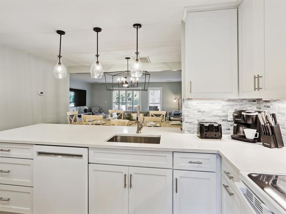 Kitchen at 785 Queens Grant