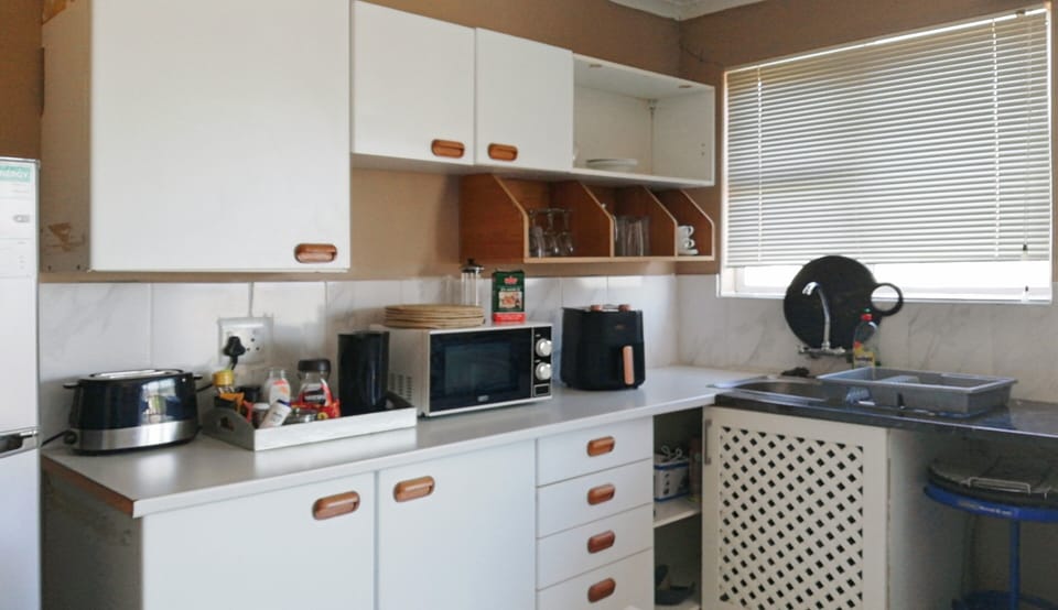 Apartment, 1 Bedroom, Balcony, Mountain View | Dining