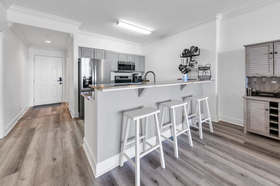Eat-in bar seating