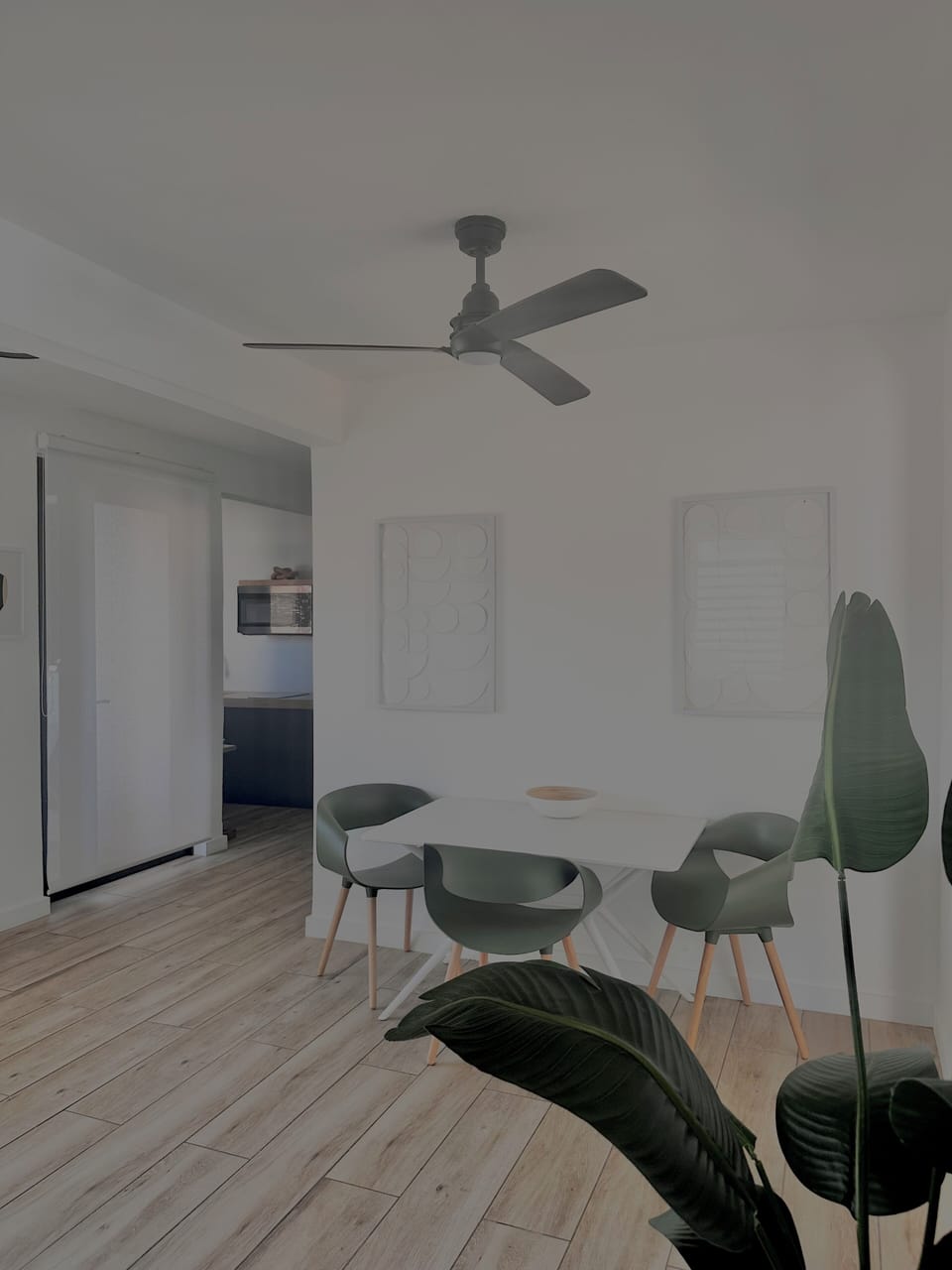 Dining table with 3 spaces