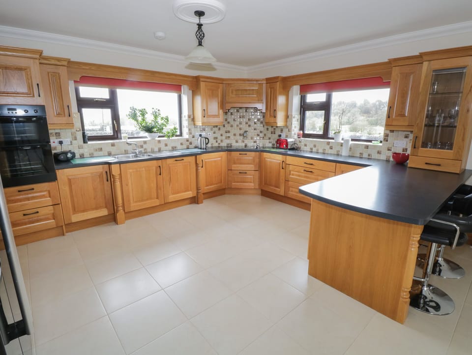 Dishwasher, cookware/dishes/utensils