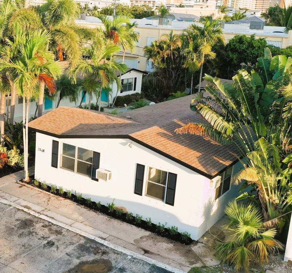 This is the beautiful villa at Pompano! Are you going to stay with us? You'll be welcome!