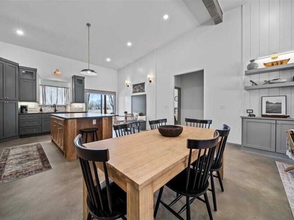 Dining Room Seating for 6