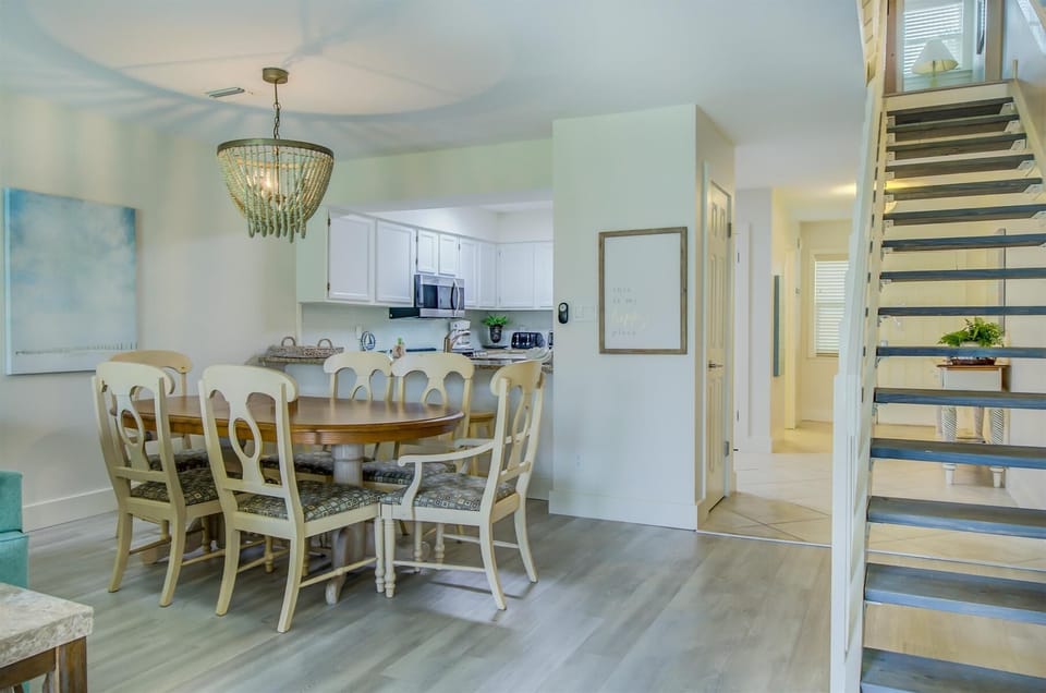House, Multiple Beds (2C, Stay Salty) | Dining