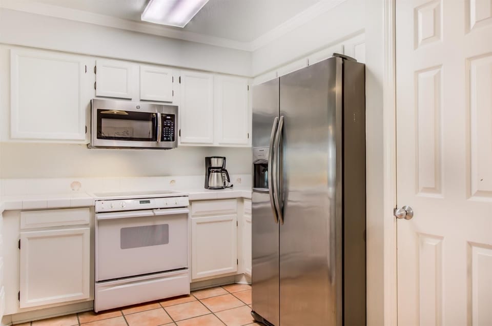 House, Multiple Beds (5C, Sippin’ by the Shore) | Private kitchen | Oven, toaster