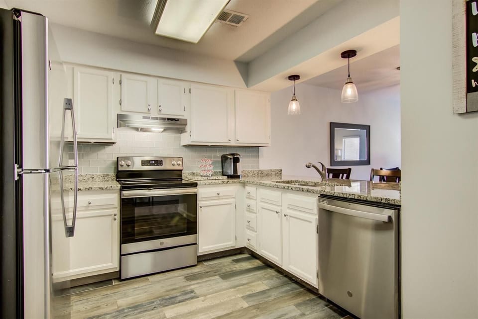 House, Multiple Beds (2B, Fore Shore!) | Private kitchen | Oven, toaster