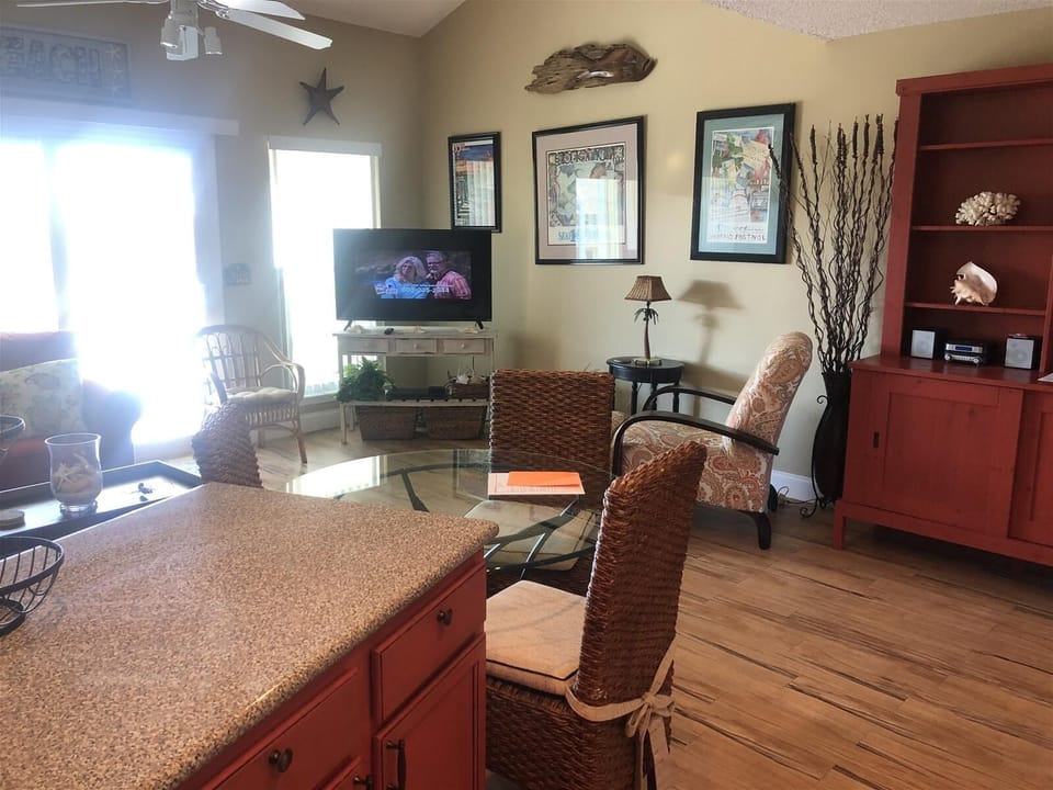 Condo, 1 King Bed (8 E Two Bedroom Condo) | Interior