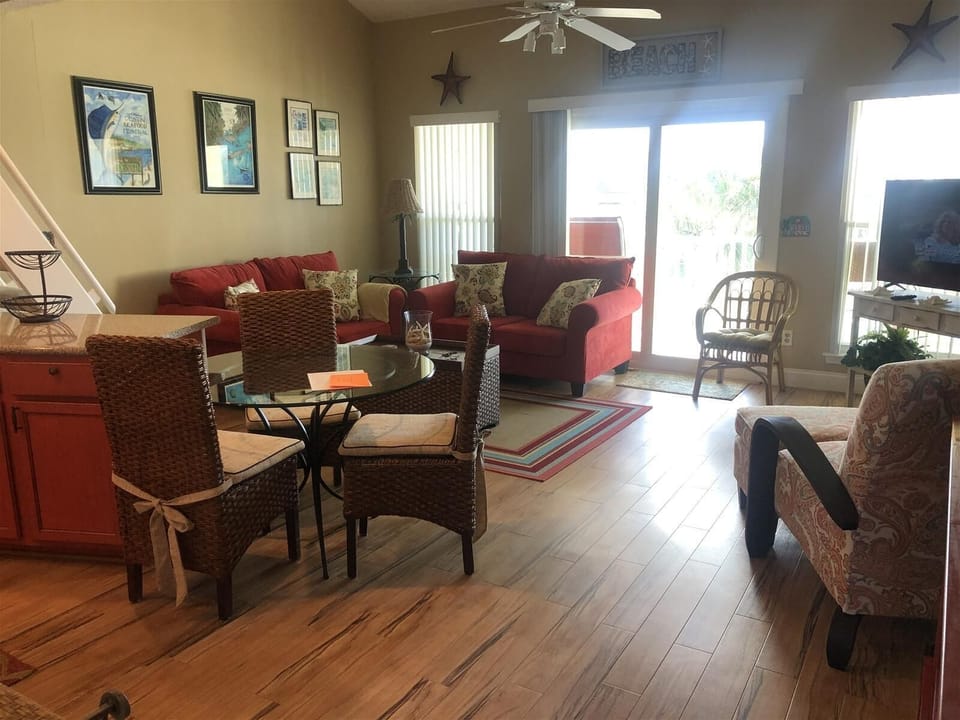 Condo, 1 King Bed (8 E Two Bedroom Condo) | Interior