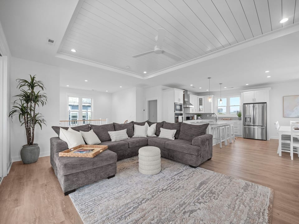 Open and bright living room and kitchen