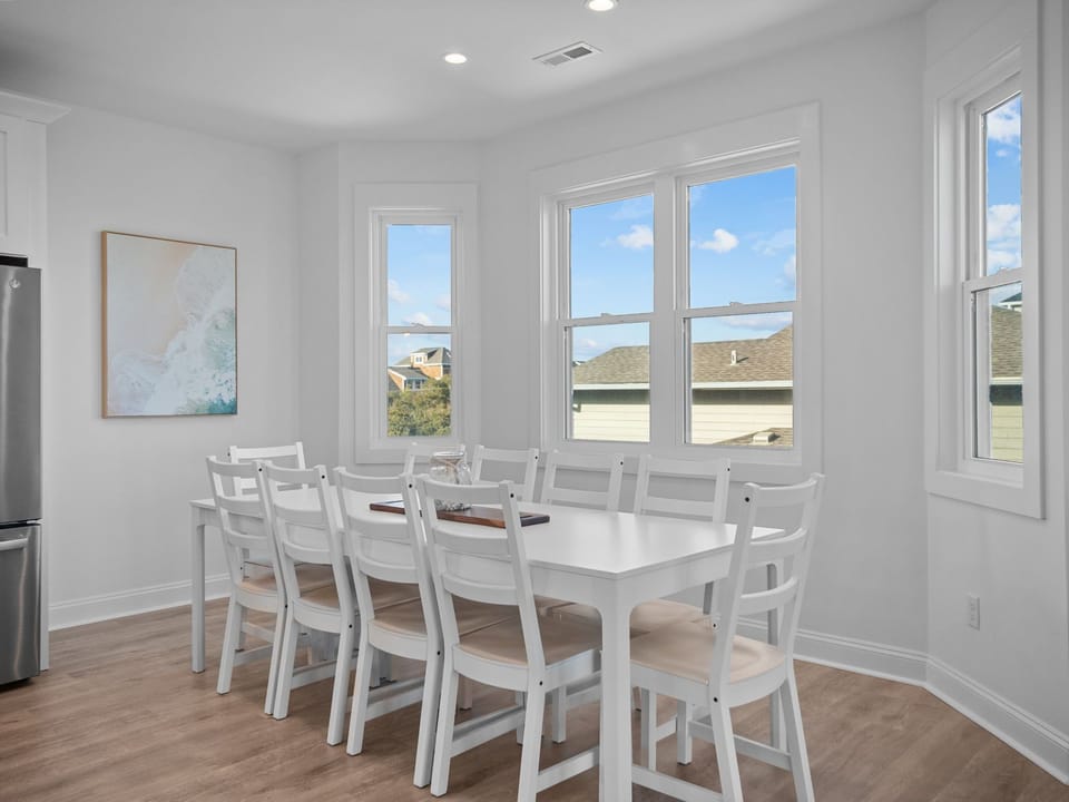 Dining space to fit all 10 guests!