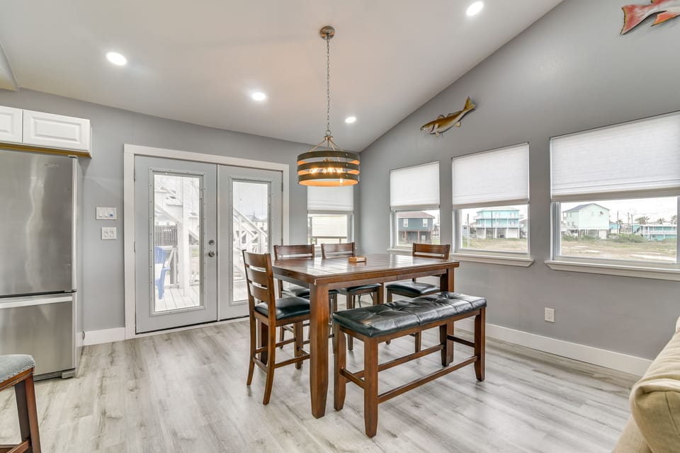 Dining Area | Open Floor Plan | Central A/C & Heating