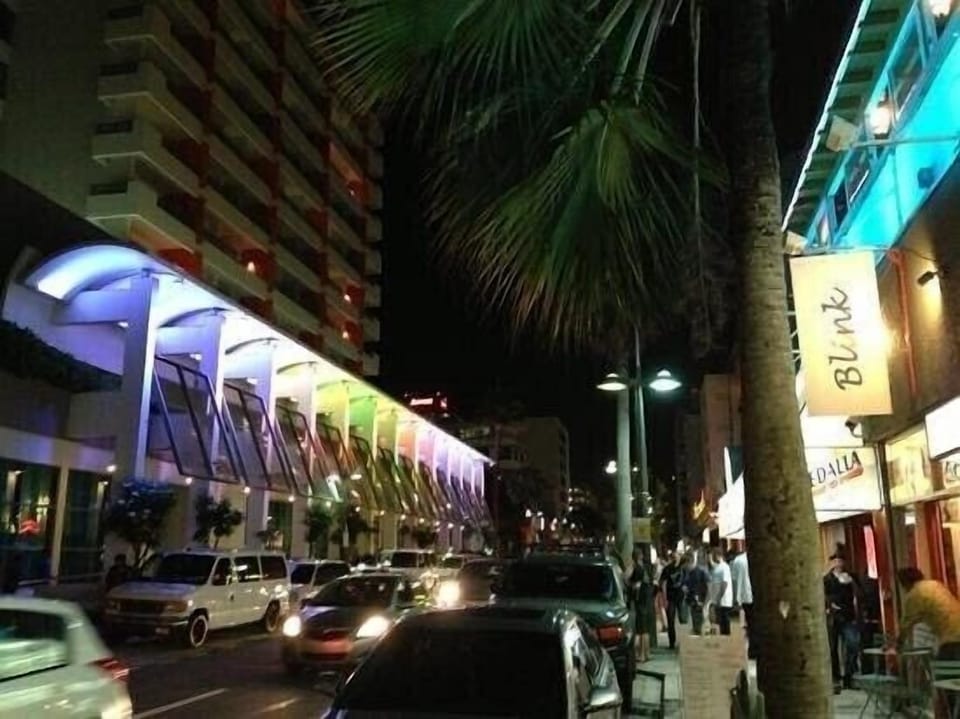 Ashford Ave Nightlife