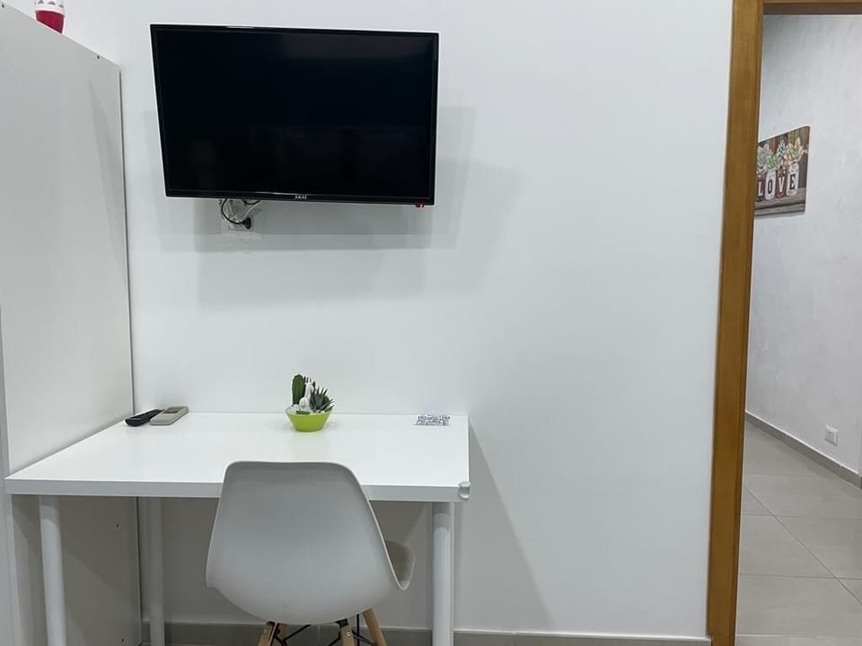 Elite Room | Down comforters, desk, free WiFi